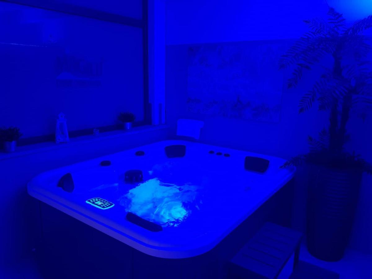Magilu Case Con Jacuzzi カステッランマーレ・デル・ゴルフォ エクステリア 写真